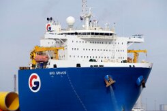 [Schiffe Spezial] GPO GRACE (4) Dias Halbtaucherschiff / Schwerlastschiff GPO GRACE verlässt am 2025-05-31 den Rotterdamer Hafen mit Bauteilen für Windkraftanlagen.