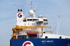 [Schiffe Spezial] GPO GRACE (5) Dias Halbtaucherschiff / Schwerlastschiff GPO GRACE verlässt am 2025-05-31 den Rotterdamer Hafen mit Bauteilen für Windkraftanlagen.