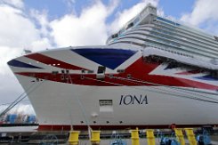 [Schiffe Spezial] IONA (5) Das neue Kreuzfahrtschiff IONA am 2020-03-01 vor der Meyer Werft in Papenburg.