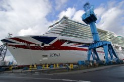 [Schiffe Spezial] IONA (6) Das neue Kreuzfahrtschiff IONA am 2020-03-01 vor der Meyer Werft in Papenburg.