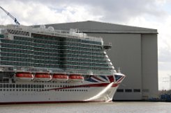 [Schiffe Spezial] IONA (9) Das neue Kreuzfahrtschiff IONA am 2020-03-01 vor der Meyer Werft in Papenburg.