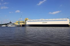 [Schiffe Spezial] NORD (1) Die nagelneue Megayacht NORD liegt am 2021-06-19 an der Lürssen Werft in Lemwerder an der Weser.