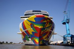 [Schiffe Spezial] NORWEGIAN ENCORE (4) Das Kreuzfahrtschiff NORWEGIAN ENCORE am 24.08.2019 vor der Meyer Werft in Papenburg