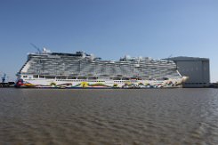 [Schiffe Spezial] NORWEGIAN ENCORE (7) Das Kreuzfahrtschiff NORWEGIAN ENCORE am 24.08.2019 vor der Meyer Werft in Papenburg