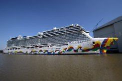 [Schiffe Spezial] NORWEGIAN ENCORE (1) Das Kreuzfahrtschiff NORWEGIAN ENCORE am 24.08.2019 vor der Meyer Werft in Papenburg