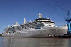 [Schiffe Spezial] Silver Nova (2) Das Kreuzfahrtschiff SILVER NOVA am 2023-04-30 kurz nach dem ausdocken vor der Meyer-Werft.