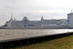 [Schiffe Spezial] Silver Ray (10) Das Kreuzfahrtschiff SILVER RAY am 2024-03-10 am Ausrüstungspier der Meyer-Werft in Papenburg.