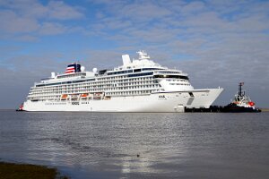 ASUKA III Fotos im Nebel an der Papenburger Werft und von der Emsüberführung bei bestem Wetter (zwischen Leer und Ditzum)