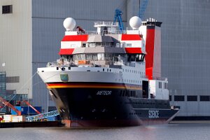 METEOR IV Das neue Forschungsschiff vor der Bauwerft in Papenburg