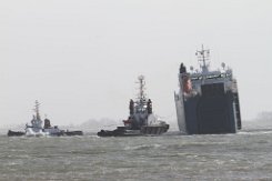 Schleppmanöver: WULF 9 | TAUCHER O. WULF 3 WULF 9 und TAUCHER O. WULF 3 bei stürmischer See im Einsatz...