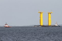 Schleppmanöver: MTS INDUS | E3004 | TAUCHER O. WULF 8 MTS INDUS vor Cuxhaven Fotodatum: 2014-08-03