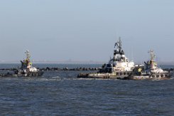 Schleppmanöver: PARAGON HZ1 | CENTAURUS | MULTRATUG 4 | MULTRATUG 14 Die Plattform PARAGON HZ1 wird vom Schlepper CENTAURUS in den Hafen von Rotterdam geschleppt... (mit MULTRATUG 4 und 14)