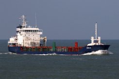 alte Lackierung: KRISLIN - 101m (aF 2018) [IMO:9312377] - alte Lackierung Frachtschiff (General Cargo) Fotodatum: 2018-02-23 Baujahr: 2005 | DWT: 4815t | Breite: 15,20m | Tiefgang: 5,62m...