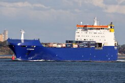 alte Lackierung: CATHERINE - 182m (aF 2017) [IMO:9209453] - alte Lackierung Ro-Ro Schiff (Ro-Ro cargo) Fotodatum: 2017-09-22 Baujahr: 2002 | DWT: 13320t | Breite: 26m Maschinenleistung: 4500 KW |...