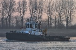 alte Lackierung: EXPERIENCE - 28m (aF 2018) [IMO:9668037] - alte Lackierung/ altes Logo Hafenschlepper (Tug) Fotodatum: 2018-02-23 Baujahr: 2015 | Bullard pull: 61t | Breite: 10m