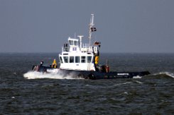 alte Lackierung: HANS - 19m (aF 2015) [IMO:9173977] - alte Lackierung Schlepper (Tug) Fotodatum: 2015-07-17 Baujahr: 1998 | Bollard pull: 22t | Breite: 6m | Tiefgang: 2,70m Maschinenleistung: 1074...