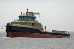 im Bau: Schlepper Kasko vor Cuxhaven Die im Bau befindliche LINGESTROOM passiert, geschleppt vom Schlepper IKAR, Cuxhaven.