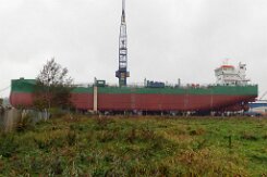 der Tanker THUN RESOURCE - 115m auf der Werft Der Tanker THUN RESOURCE am 2023-10-07 in Leer auf der Werft.