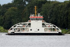 weiteres Foto: STECKNITZ - 30m (dA 2023) [KEINE IMO-NR.] - doppelte Aufnahme Kanalfähre bei Hohenhörn (Car ferry) Hybridfähre Fotodatum: 2023-08-27 Baujahr: 2021 | Breite: 9,60m | Tiefgang: 1,48m...
