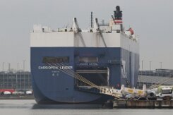 weiteres Foto: CASSIOPEIA LEADER - 200m (dA 2022) [IMO:9182277] - doppelte Aufnahme Autotransporter (Vehicles Carrier) Fotodatum: 2022-10-21 Baujahr: 1999 | DWT: 21547t | Breite: 32,20m | Tiefgang: 10,07m |...