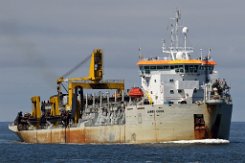 weiteres Foto: JAMES COOK - 140m (dA 2018) [IMO:9020261] - doppelte Aufnahme Baggerschiff (Hopper Dredger) Fotodatum: 2018-07-04 Baujahr: 1992 | DWT: 16895t | Breite: 25,5m