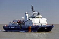 weiteres Foto: HELGOLAND - 49m (dA 2021) [IMO:9500364] - doppelte Aufnahme Küstenwache/Zoll Fotodatum: 2021-06-14 Baujahr: 2009 | Breite: 19m | Tiefgang: 4,55m Maschinenleistung: 8800 kW |...
