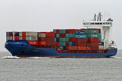 weiteres Foto: ALDEBARAN J - 140m (dA 2015) [IMO:9349186] - doppelte Aufnahme Feederschiff Fotodatum: 2015-03-29 Baujahr: 2006 | DWT: 10977t | Breite: 22m | Tiefgang: 7,36m | Ladekapazität: 974 TEU...