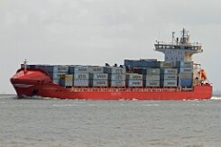 weiteres Foto: ALEXANDER B - 155m (dA 2015) [IMO:9328649] - doppelte Aufnahme Feederschiff Fotodatum: 2015-04-03 Baujahr: 2006 | DWT: 18530t | Breite: 24m | Tiefgang: 9,50m | Ladekapazität: 1221 TEU...