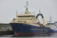 weiteres Foto: DORADO 2 LVL 2158 - 67m (dA 2021) [IMO:8817540] - doppelte Aufnahme Trawler (Fishing vessel) Fotodatum: 2021-12-30 Baujahr: 1989 | DWT: 1241t | Breite: 14,5m