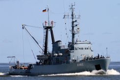 weiteres Foto: SPIEKEROOG A1452 - 52m (dA 2015) Militärschiff (Military Ops) - doppelte Aufnahme Seeschlepper Fotodatum: 2015-07-14 DEUTSCHLAND Baujahr: 1968 | Breite: 11,77m | Tiefgang: 4,1m...