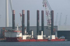 weiteres Foto: MPI ADVENTURE - 136m (dA 2020) [IMO:9530084] - doppelte Aufnahme Offshore-Windkraftanlagen-Errichterschiff Aufnahme: 2020-07-18 Baujahr: 2011 | DWT: 20739t | Breite: 40m | Tiefgang: 5,80m...