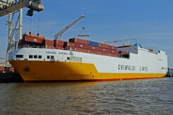 weiteres Foto: GRANDE BUENOS AIRES - 214m (dA 2016) [IMO:9253210] - doppelte Aufnahme Ro-Ro/ ConRo- Schiff (Ro-Ro cargo) Fotodatum: 2016-05-06 Baujahr: 2004 | DWT: 26169t | Breite: 32m | Ladekapazität: 800 TEU /...