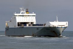 weiteres Foto: PEREGRINE - 195m (dA 2019) [IMO:9376725] - doppelte Aufnahme Ro-Ro Schiff (Ro-Ro cargo) Fotodatum: 2019-05-22 Baujahr: 2010 | DWT: 14538t | Breite: 26m