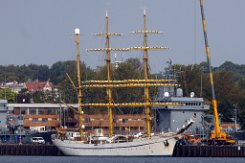 weiteres Foto: GORCH FOCK - 89m (dA 2024) [IMO:5133644] - doppelte Aufnahme Segelschiff (sailing ship) Dreimaster Fotodatum: 2024-08-20 Baujahr: 1958 | Breite: 12,00m | Tiefgang: max. 5,35m Segelfläche:...