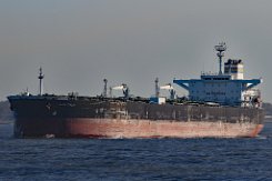 weiteres Foto: ALFA ITALIA - 249m (dA 2015) [IMO:9255880] - doppelte Aufnahme Rohöltanker (Crude Oil Tanker) Fotodatum: 2015-12-09 Baujahr: 2002 | DWT: 105588t | Breite: 43,04m | Tiefgang: 14,32m...